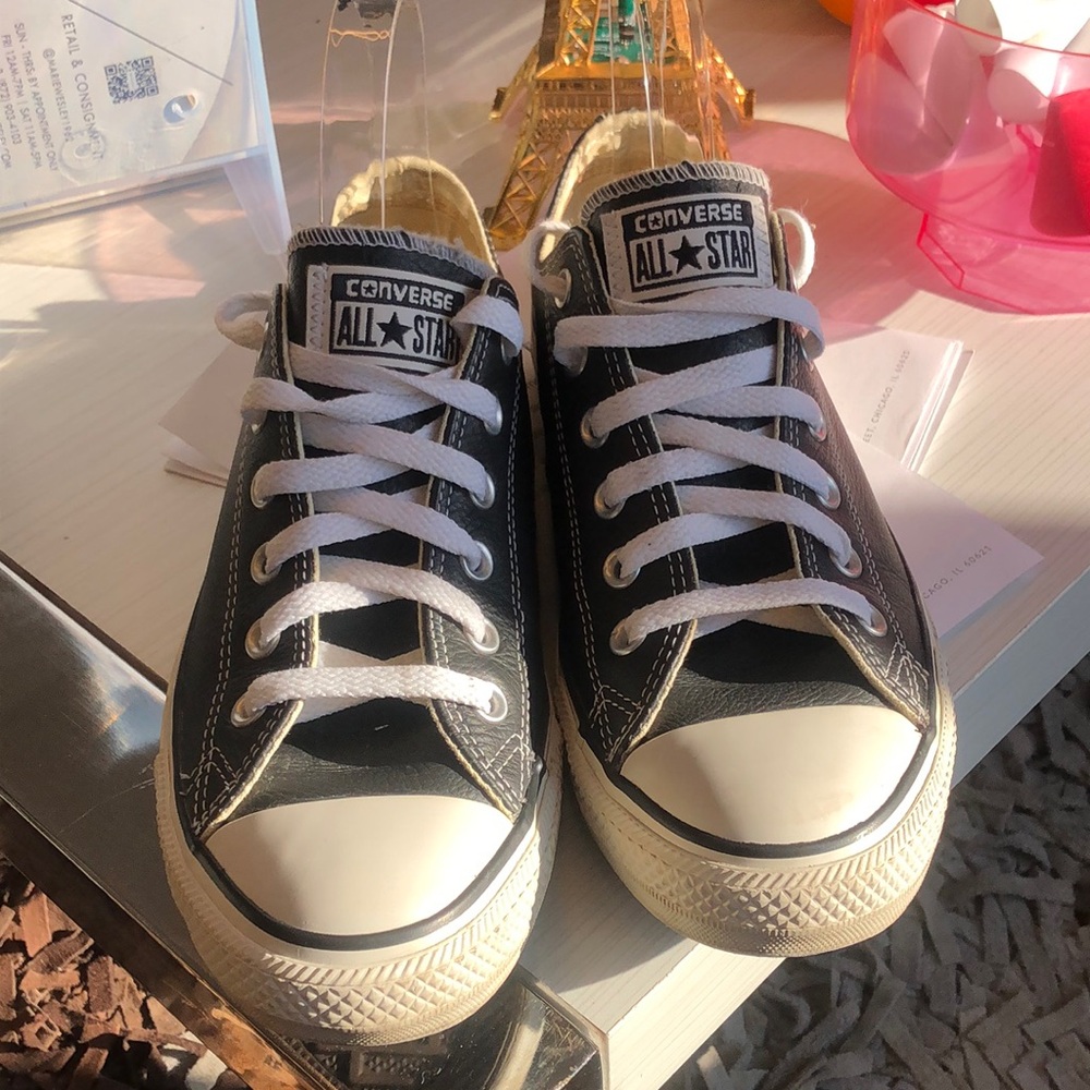 Converse excellent pre-owned unisex Men size 7/Women size 10 leather uppers .